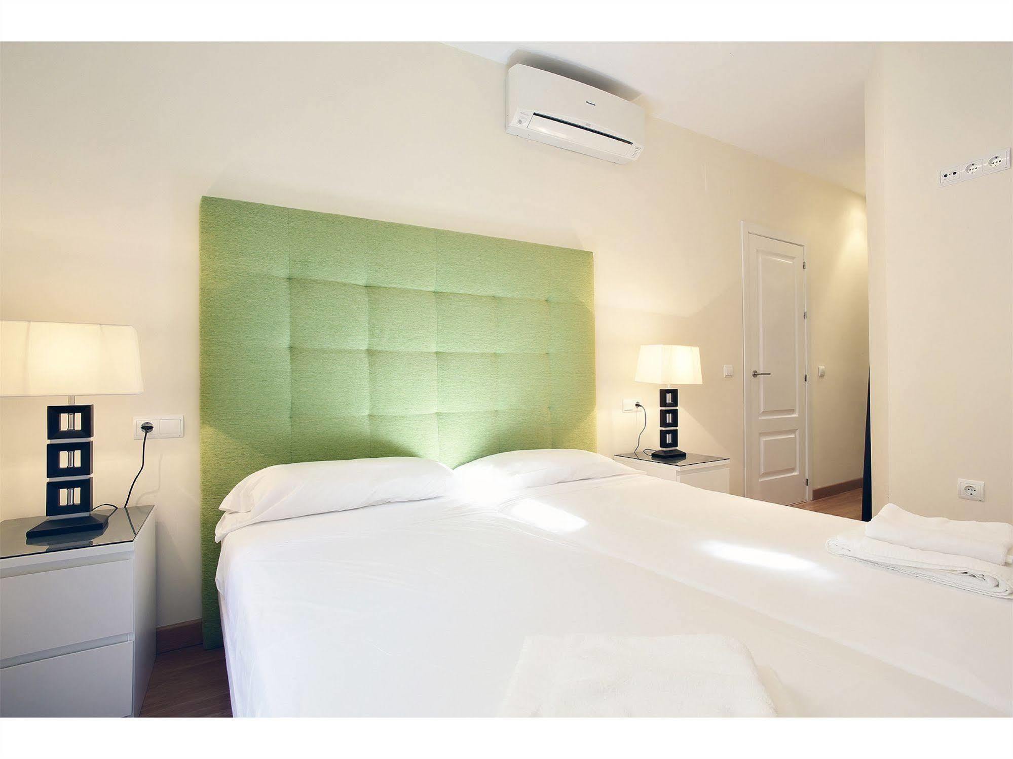 Apartamentos Unisierra Малага Экстерьер фото